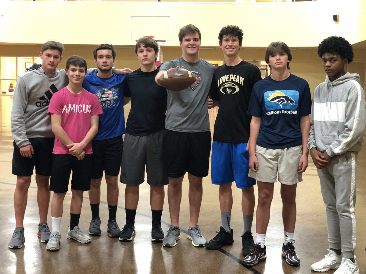 GunslingerQBA's tweet photo. Saturday group workout &amp; video collaboration with @SportcorePro. These guys got better today. #Gunslingers #Sportcore #RotaryLinear https://t.co/k5Spm77UhB