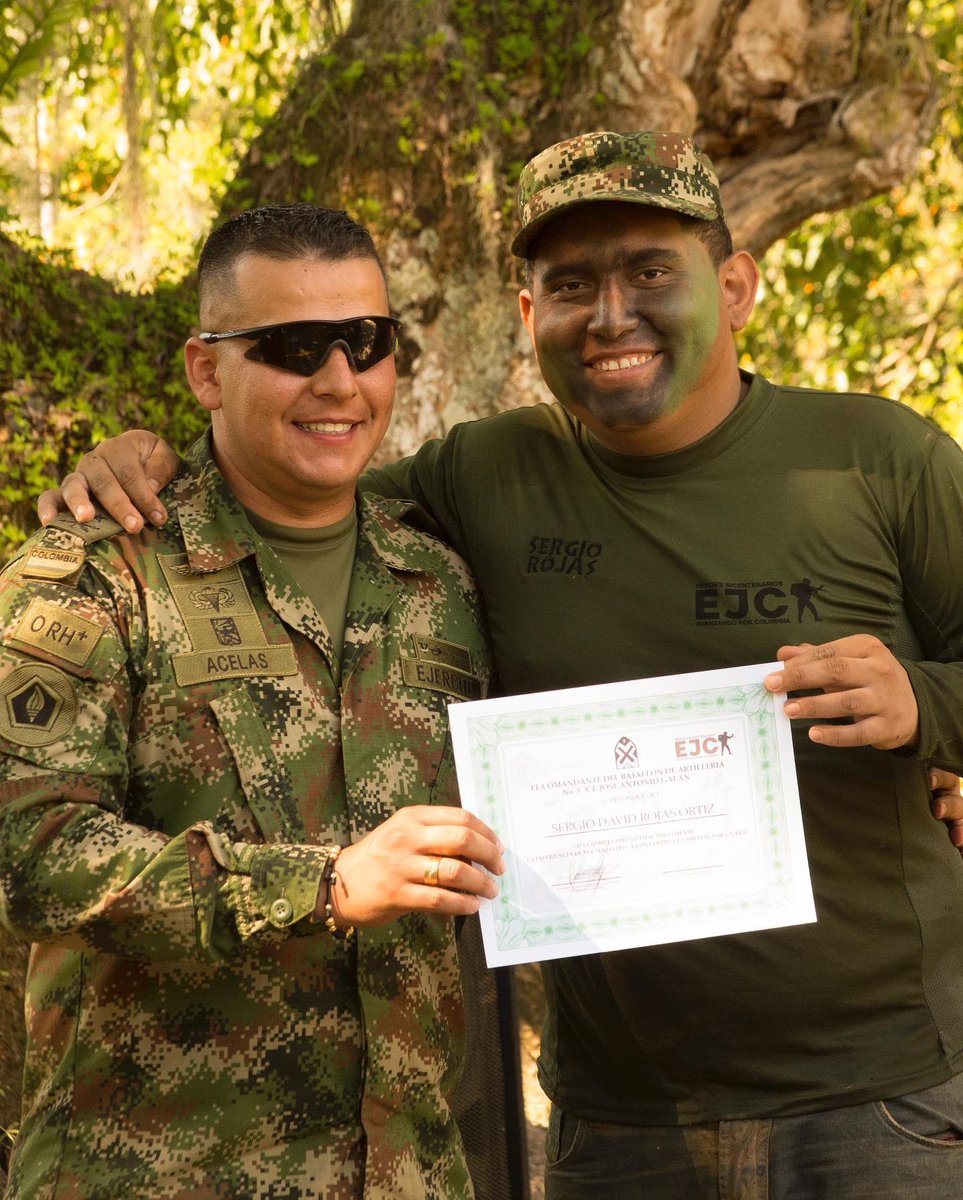 INGSERGIOROJAS's tweet photo. #SoldadoPorUnDia | Un día que nunca voy a olvidar. GRACIAS al @ejercitonacionalcolombia por darnos esta oportunidad de vivir lo que vive una persona que se enlista. Por abrirnos sus puertas con tanto cariño y por exigirnos como lo hicieron. https://t.co/fLMzfMsXp2