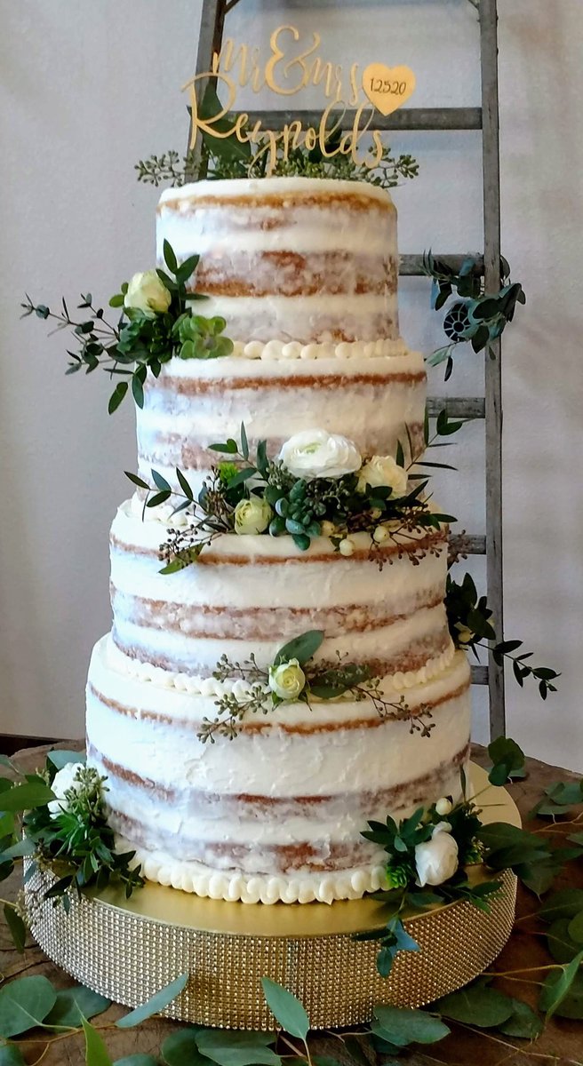 FloraDees2014's tweet photo. And here's the Wedding Cake! 
#floradees
#nakedweddingcake
#iknowitsyum https://t.co/Vooccm241d