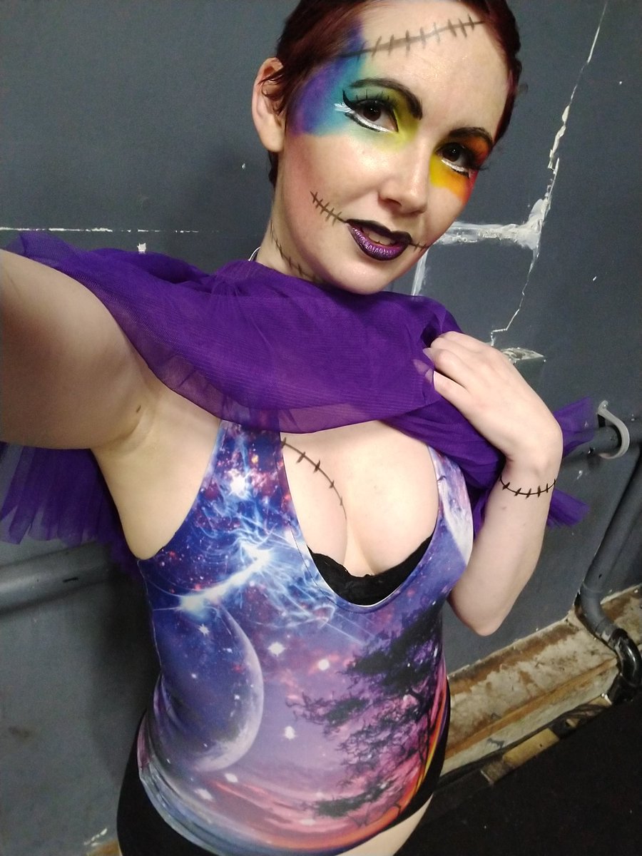 ScarlettHairdye's tweet photo. Behold the Trapper Keeper of Terror! The Technicolor Tiger! Lisa Frankenstein's Monster wrestles again! #jelloevolved #weirdwrestling https://t.co/kFWsIXxLor