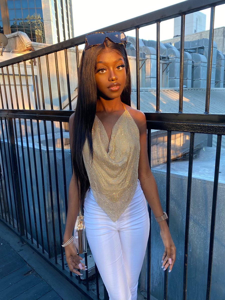 oteishaaaliyah's tweet photo. There she glows again. ✨ https://t.co/ixbM4rPyRw