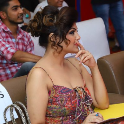 _PriyankaTiwari's tweet photo. #NewProfilePic https://t.co/YmKCofNTs0