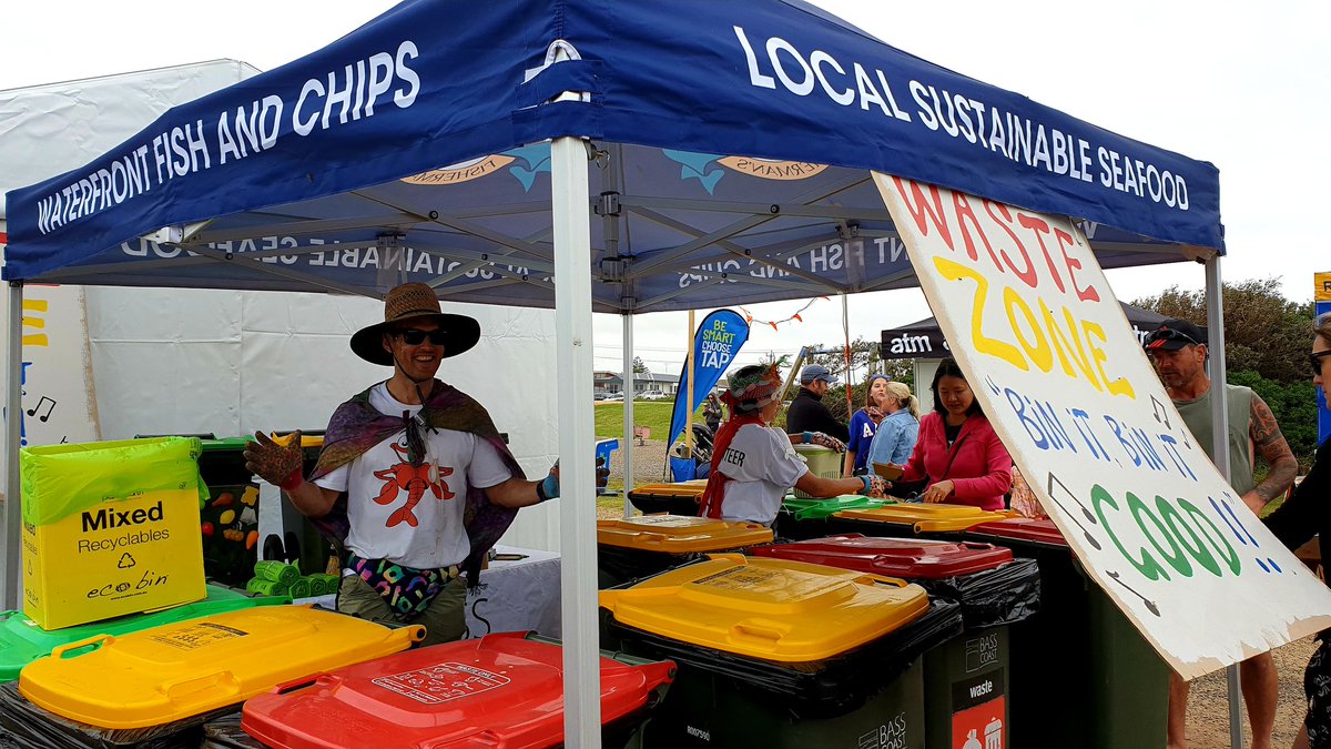 AgPeriUrban's tweet photo. 🦞 After a Lobster, Prawn salad + Fish burger lunch, we enjoyed the #ZeroWaste Kilcunda market 🦞

#Wedid2020LobsterFestival #WaronWasteAU
#VisitGippsland #Roadtripforgood #Gippsland #Kilcunda #EmptyEsky #EmptyBoot
#AustraliaDay #Bunurong #Boakoolawal #VicSeafood #LobsterFestival https://t.co/g47zto3uNM