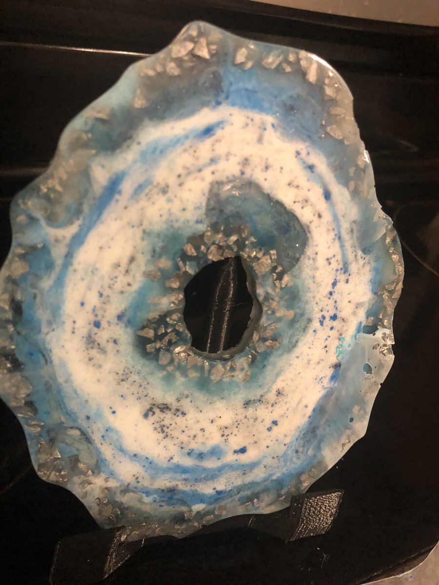 yacaughtme's tweet photo. “Alien Ocean” 🌊 https://t.co/nZ0A6vFP2Q front and back. Like 2 pieces in one. $13.99, stand included. #geodeart #alcoholinks #resinart #2for1 #giftideas #coffeetableart #ocean #beachy #beachscene #alien #eye #art #collector #geodeslice #geodeart #uniqueart https://t.co/K51RiYJXoE