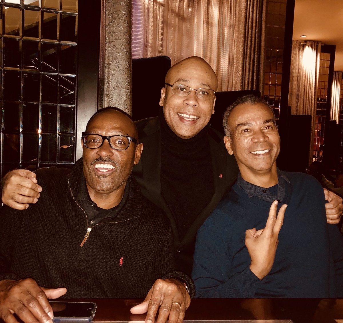 DrQuinnCapers4's tweet photo. DocsNTheHood (#DNTH)
In ATL with my @EmoryDeptofMed co-interns and 3/5 of of our friends for life crew, the DNTH! As the years roll by, keep your peeps close! In this pic we’ve got Addiction Medicine, Interventional Cardiology, and Nephrology covered. #BlackMenInMedicine https://t.co/nx41Q4HNSo