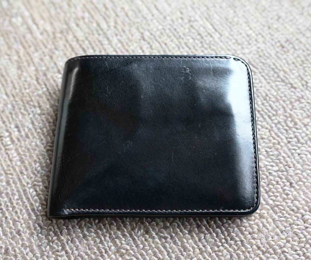 sthkzn's tweet photo. WILDSWANS
サドルプルアップ製品の受注一旦休止を聞いて、うちにあるサドルプルアップをまとめて手入れしました。
2枚目以降は一番初めに買ったGROUNDERです。
#wildswans #leathergoods #wallet #miniwallet #pencase #notecover #bookcover #cardcase #keycase #leathercare #ワイルドスワンズ https://t.co/xy4y7Oz8Og