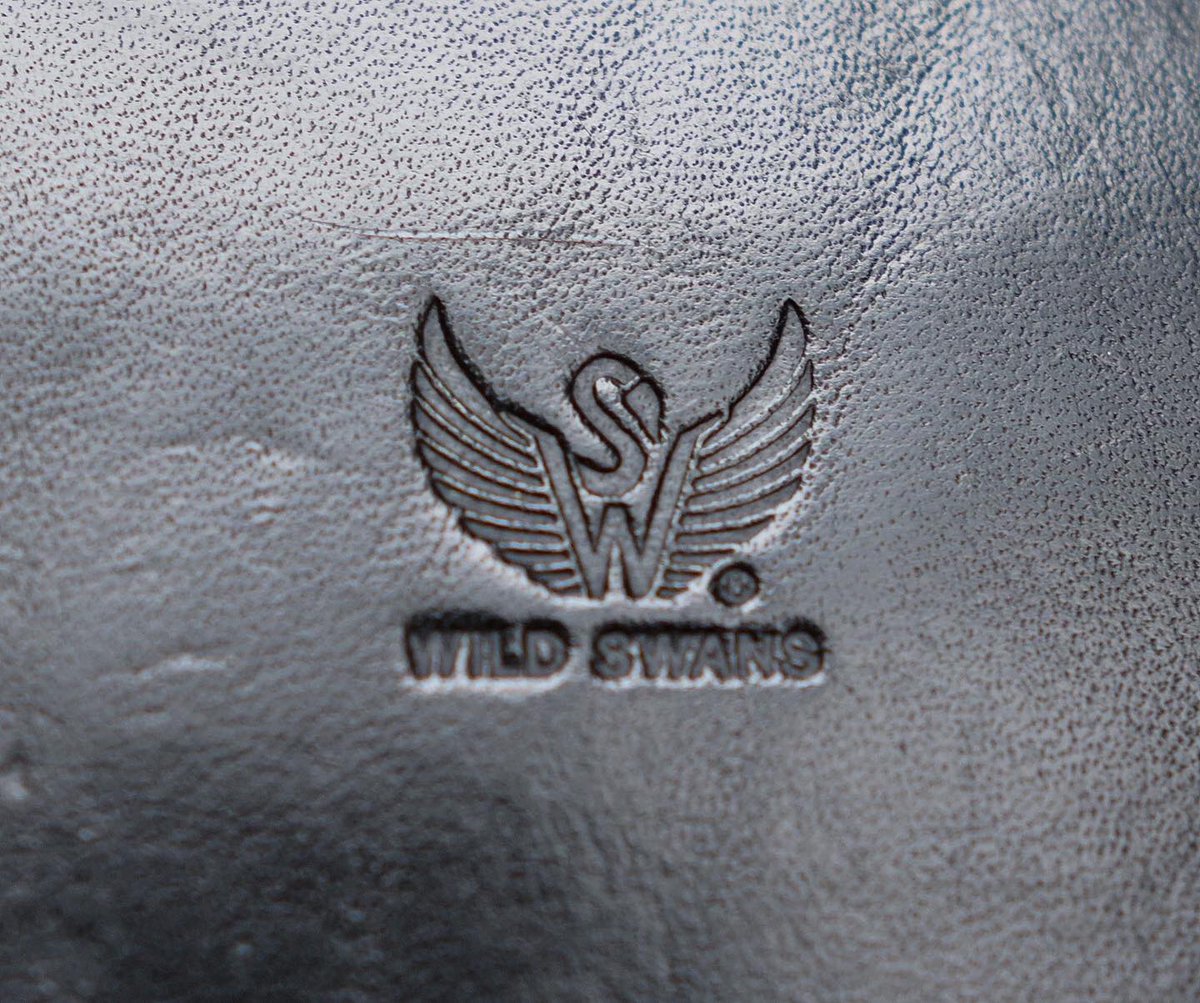 sthkzn's tweet photo. WILDSWANS
サドルプルアップ製品の受注一旦休止を聞いて、うちにあるサドルプルアップをまとめて手入れしました。
2枚目以降は一番初めに買ったGROUNDERです。
#wildswans #leathergoods #wallet #miniwallet #pencase #notecover #bookcover #cardcase #keycase #leathercare #ワイルドスワンズ https://t.co/xy4y7Oz8Og
