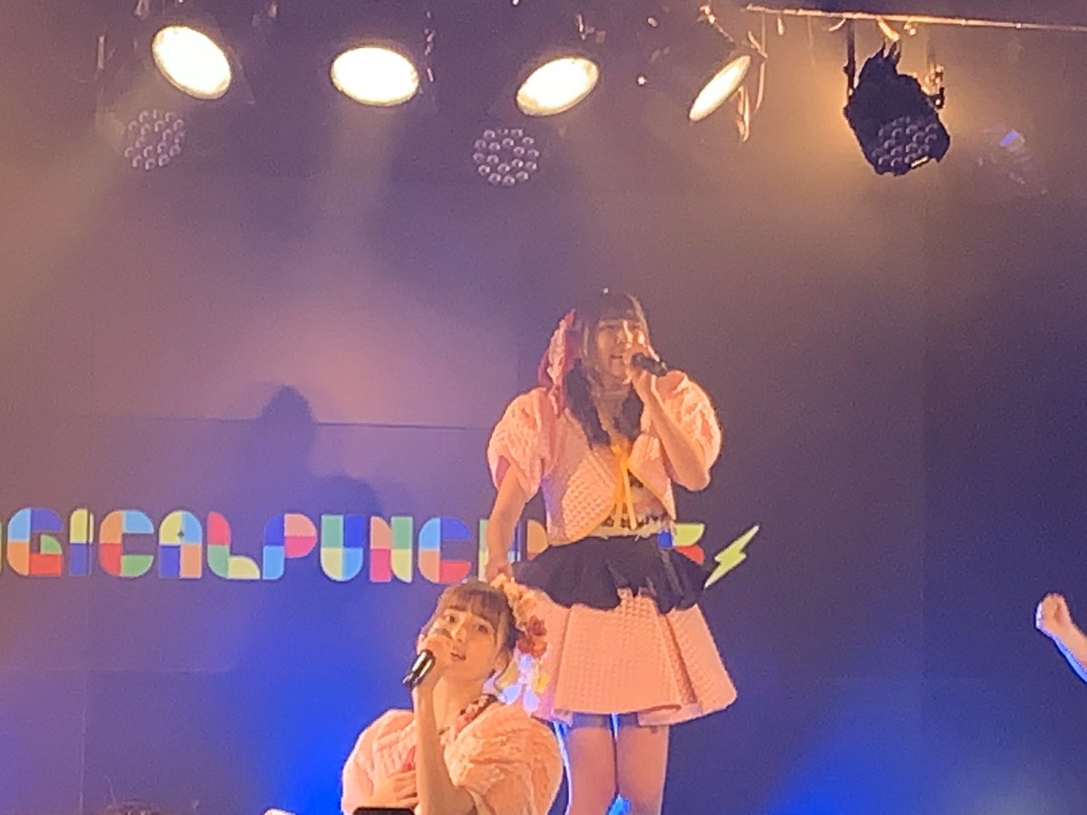 aidoringwithM09's tweet image. ＭＰＬ２０２０よりカメラ撮影可能曲の『マジカル・ジャーニー・ツアー』より清水ひまわり見せ場の１つよりの画像投下しておきます（マジパンクイズとしてはわかりやすいかな？）
#マジパン #MPL2020 #マジパンクイズ