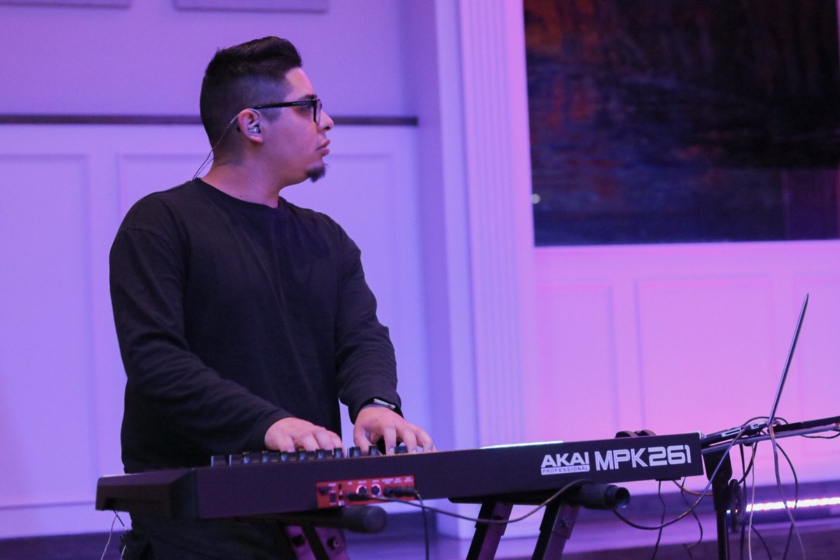 UnionHouseBand's tweet photo. Huge thanks to FBC Monahans for inviting us to worship with y’all!! 🔥🔥
This past weekend was a blessing, shoutout to @tinydominguez for the awesome word... to see the hearts that were touched by the love of God will always be a reason to praise our God! 
#UH #UnionHouse https://t.co/Bd138fG3Dq