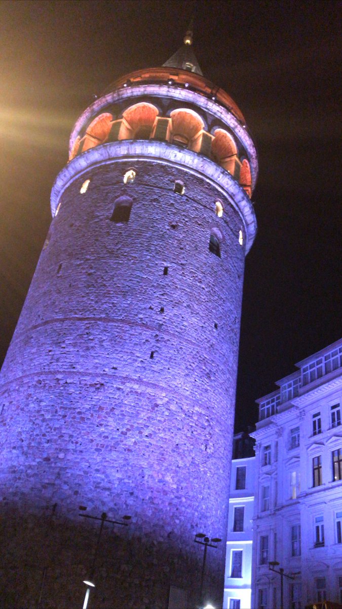 Sen bana Galata ol, ben sana İstanbul. Buluşuruz bir fotoğrafta. #istanbul #galatakulesi #taksim #eminönü #taksimmeydan