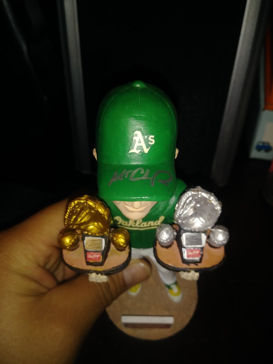 JDawgOakAs72's tweet photo. I'd say #AsFanFest was a SUCCESS!!!! Got @mattchap6 on my custom made Gold/Platinum glove Bobblehead plus alot more autographs.... Best fan fest I've been to in years!!! https://t.co/ozHagG6YF1