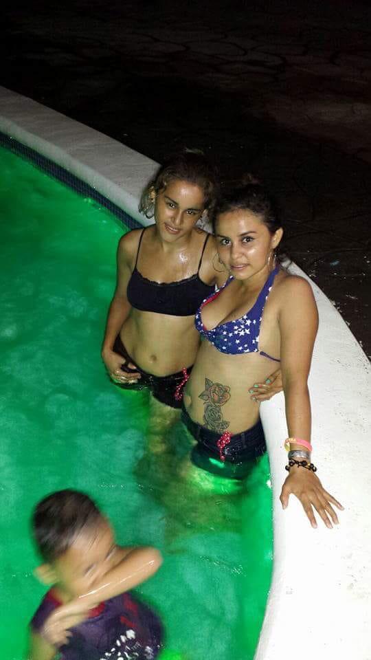 Alexis61768068's tweet photo. Mis dos locas amigas https://t.co/M6f4HVV0aP