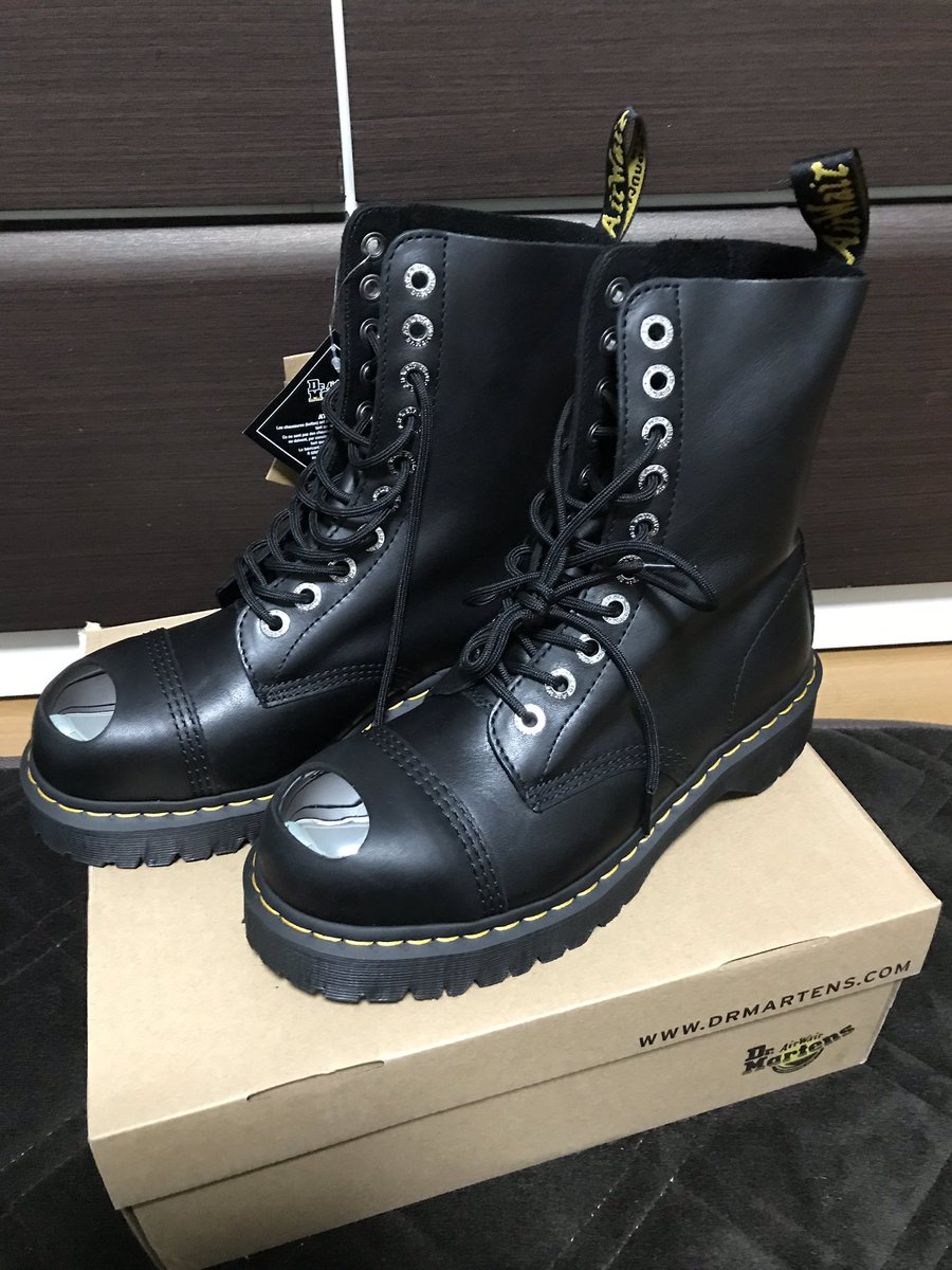 バイク用じゃないけど
セールで安かったし
先っちょのスチールがカッコよかったし
思わず買ってもーた
はじめてのマーチン
これ履いて早くバイク乗りて〜

いとはレベルが3になった
防御力が10上がった
素早さが3下がった
オシャレが10上がった
お財布が5下がった