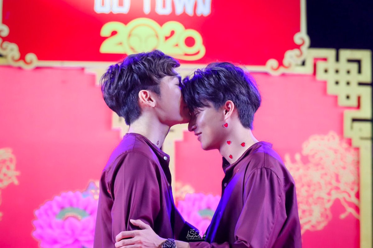 reunbao's tweet photo. 🎼 ตั้งแต่พบกันวันนั้น ใจก็รู้ว่าเราจะมีกันวันนี้
เธอเติมเต็มสิ่งดีๆ ให้ทุกวันที่มี
กลายเป็นวันที่มีความหมาย
ไม่ใช่แค่วันพรุ่งนี้
แต่จากนี้แม้นานเท่านานสักเพียงไหน
จะมีเธอ เธอมีฉันมีกันตลอดไป
ยิ่งพบเจอยิ่งได้รู้จักยิ่งรักเธอหมดใจ 🎧

#FirstMetMewGulf https://t.co/97t6Ln5YZZ