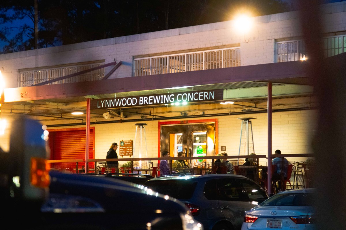 lynnwoodbrewing's tweet photo. The average ticket price to the big game this year is $5,050.01, but it cost $0 to have a good time at Lynnwood. Join us next Sunday 🏈🍺 #BrewedOutBack https://t.co/1Dx4XW1QCm