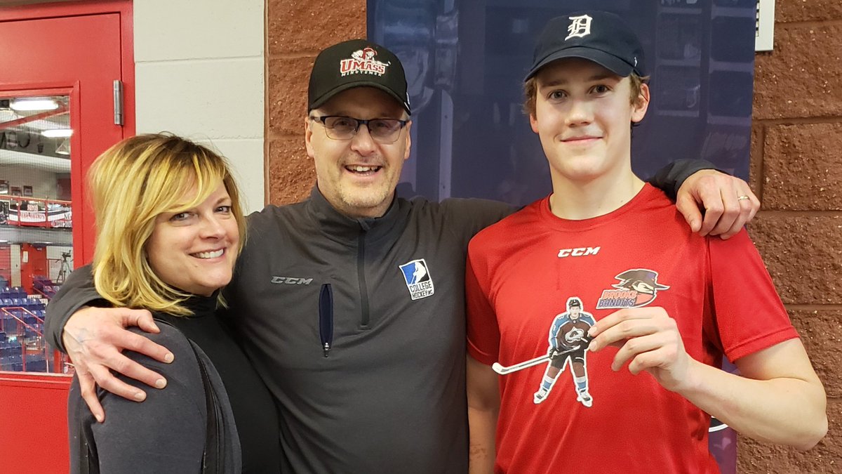 nikee155's tweet photo. Well since Cale was already here thought we should get a pic of the whole family! #AllMailCale @Avalanche @BrooksBandits https://t.co/Ooyn2R6SiN