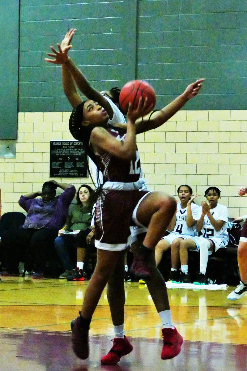 NANNPHOTO51's tweet photo. NJ HS Girls Basketball Hillside vs Roselle Park photos &amp; digital at https://t.co/ex6QCy9kKN  #NJHSSports #NJHOOPS #njhsgirlsbaskball #RoselleParkHS #RoselleParkAthletics #HillsideAthletics #UCConference #hillsidenj #Comets_FB #CometsBBall #shamrock_74 https://t.co/Jn0fAbAEZl
