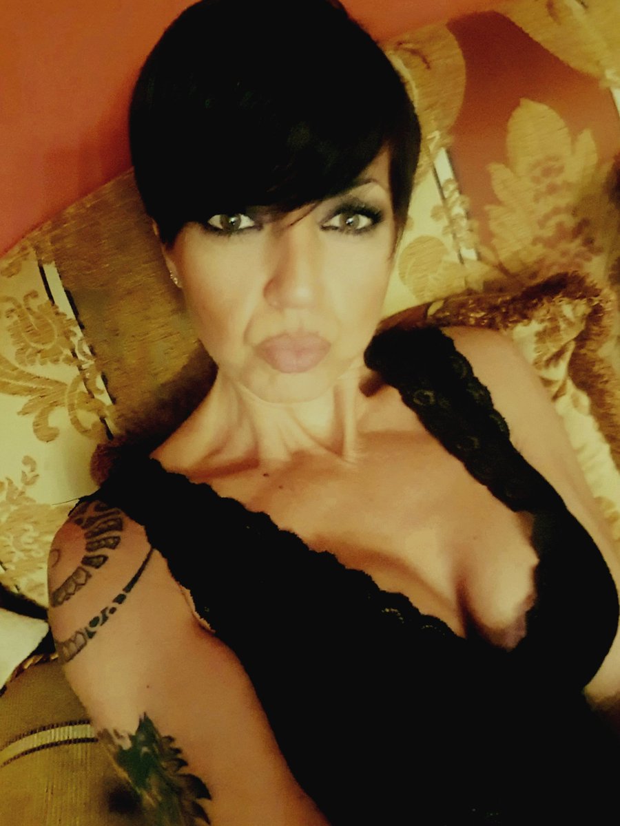 LadyD56671901's tweet image. Buona domenica a voi
...dal divano è tutto