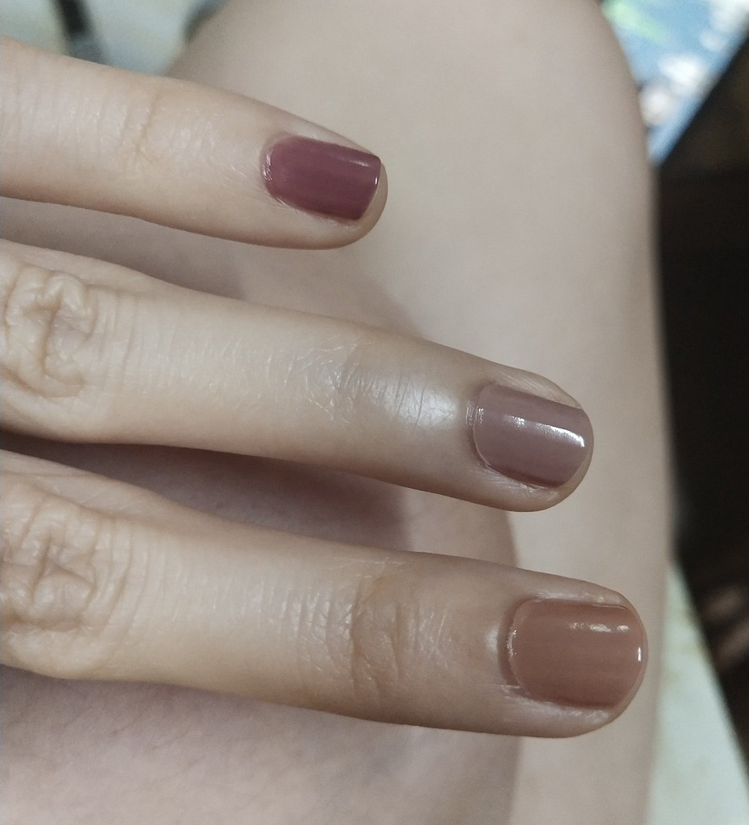 ininmbx2's tweet image. ซื้อยาทาเล็บมาจาก #Shopee คือดูรูปจากร้านตอนแรกก็รู้ว่าขวดเล็กแต่ก็ไม่คิดว่าจะเล็กขนาดนี้~ แต่ไม่เป็นไร.. สีสวย ขวดละแค่ 10 บาท โอเคให้อภัย 😂 #colorstyle #nailpolish #ShopeeTH