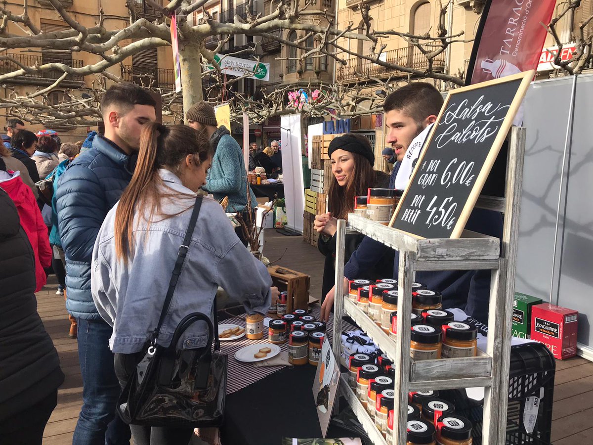 Demostracions i tastets! Bon profit #valls #calçotada #festacalçotada #autenticacalçotada