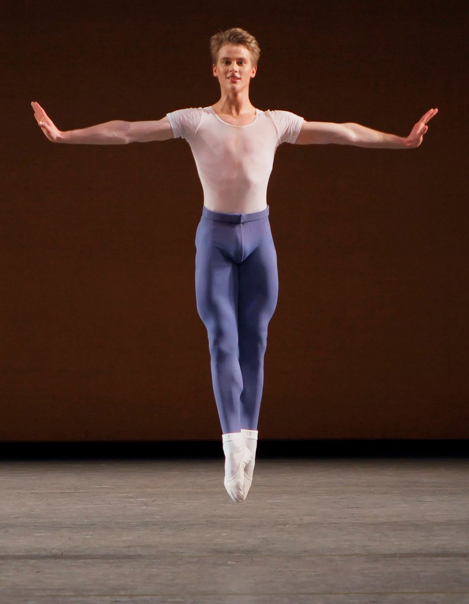 JEO6591's tweet photo. #BalletFascination #Ballet #BalletDancer #ChaseFinlay by #PaulKolnik https://t.co/17jz3Vz5A8