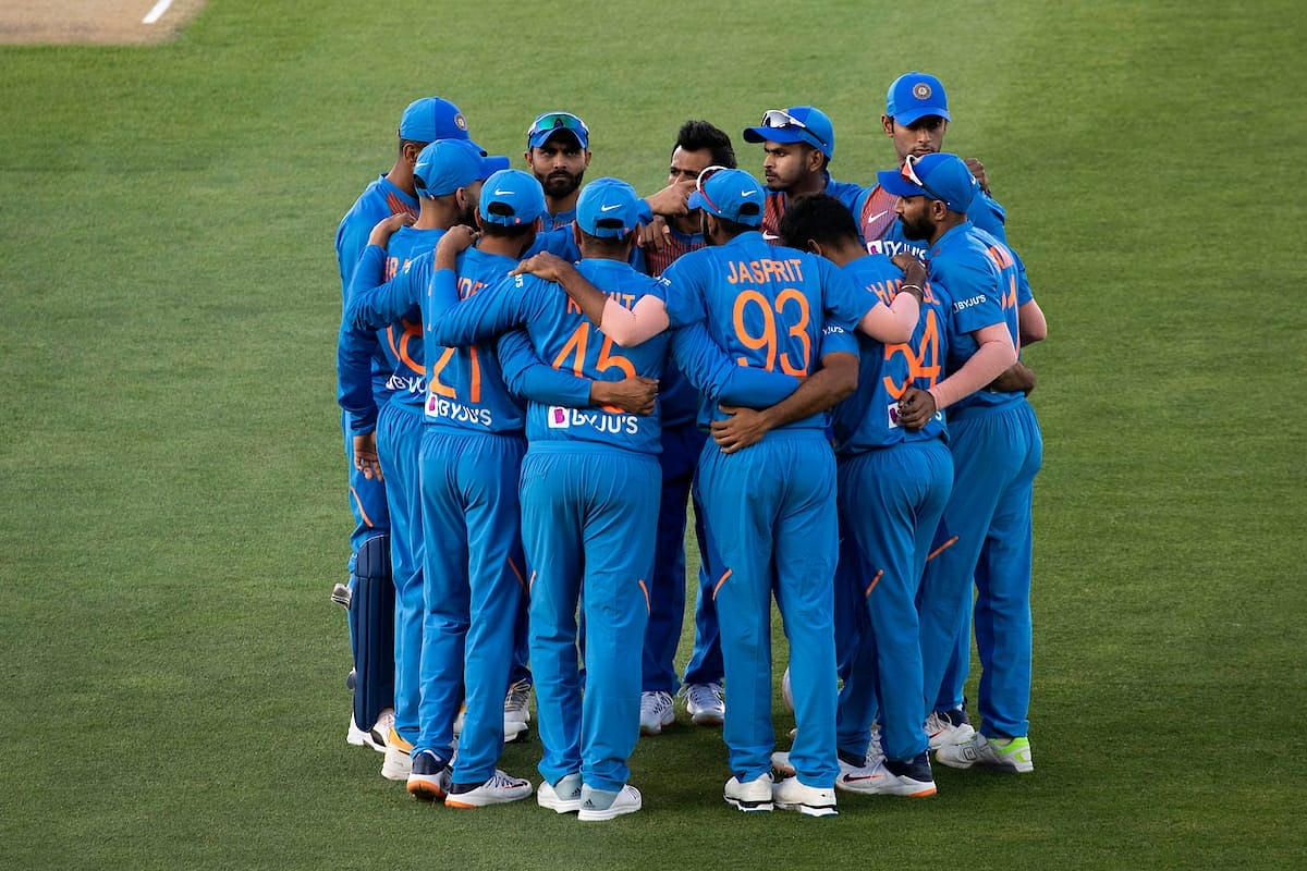 Team India in hurdle during an ODI match (Credits: Twitter/ Virat Kohli)