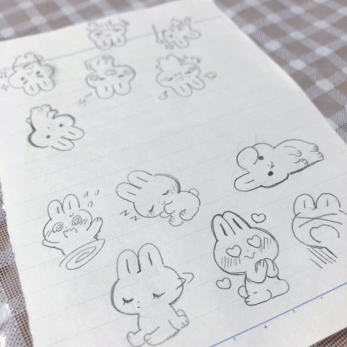 うさぎ描きまくってた?LINEスタンプにしようか迷ってる? 