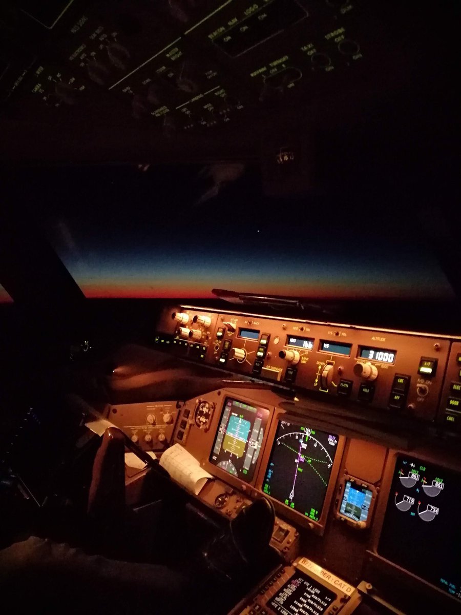 MikeSoub's tweet photo. En route pour Maurice, avec les restes de la tempête Diane. #flightplanning #decisions #securitedesvols #AirFrance #777pasencoreX https://t.co/gIhf2Hsn27