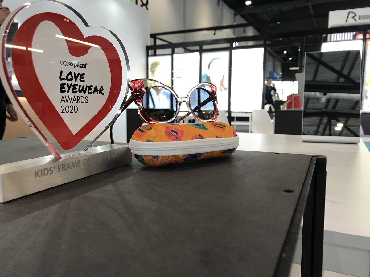 EyewearTy's tweet image. @MondotticaGroup &amp;amp; @ZoobugLondon could not be happier having won #Kids #FrameOfTheYear at the @100Optical #LoveEyewearAwards🏆🕶👓

Big thanks to the #100Optical team, judges &amp;amp; of course a huge congrats to all at #Mondottica👏

#BuiltOnLove #LoveEyewearWeek
#ZooBug #ZooBugLondon