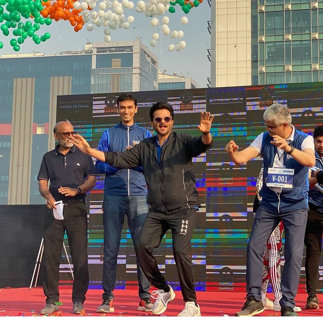 DoItTalent's tweet photo. A new Guinness World Records achievement for 'Most people holding the abdominal plank position' with 2471 participants. Here's a glimpse of the excitement from the second edition of the #BajajAllianzLifePlankathon where they helped India get it's #LifeGoalsDone

#PlankForIndia https://t.co/UDt1EfWboZ