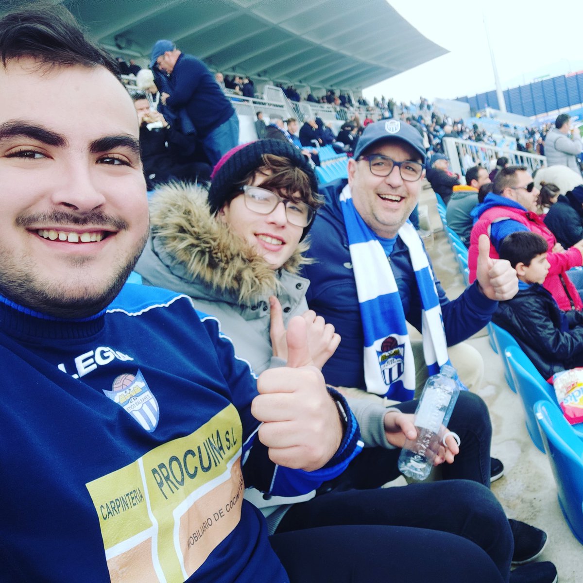 MarceloPons3's tweet photo. A ver qué le hacemos al Rayo Majadahonda #hoytocafutbol #atleticobaleares🔵⚪️ #atb #creantrecords #eternxavi @atleticbalears https://t.co/2uCnLk2XsD