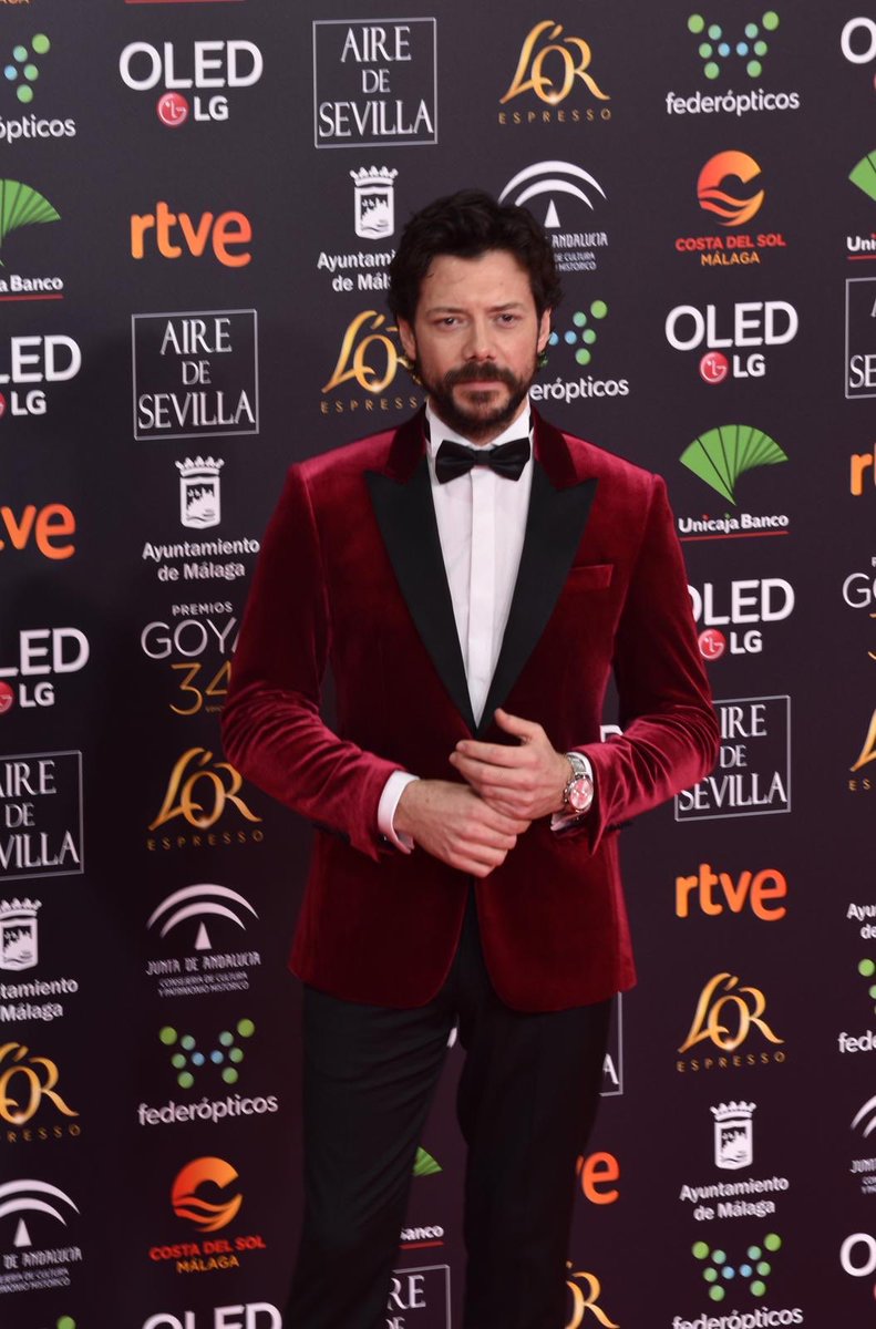 GranViaComunica's tweet photo. .@AlvaroMorte elegantísimo con look de @vrl_pacovarela y zapatos @farrutx en los #PremiosGoya2020 @Academiadecine #alvaromorte #cine #cineespañol #actor #actorespañol #elprofesor #lacasadepapel #thehead #elembarcadero #durantelatormenta #thewheeloftime https://t.co/NF484qckQf