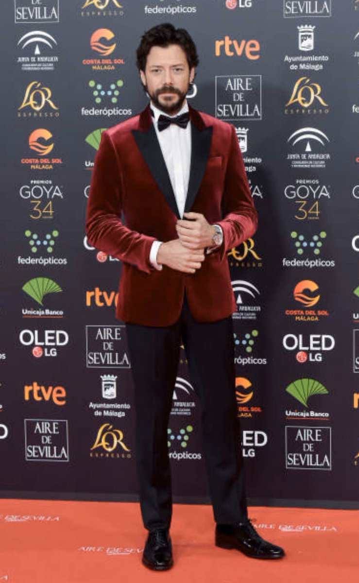 GranViaComunica's tweet photo. .@AlvaroMorte elegantísimo con look de @vrl_pacovarela y zapatos @farrutx en los #PremiosGoya2020 @Academiadecine #alvaromorte #cine #cineespañol #actor #actorespañol #elprofesor #lacasadepapel #thehead #elembarcadero #durantelatormenta #thewheeloftime https://t.co/NF484qckQf