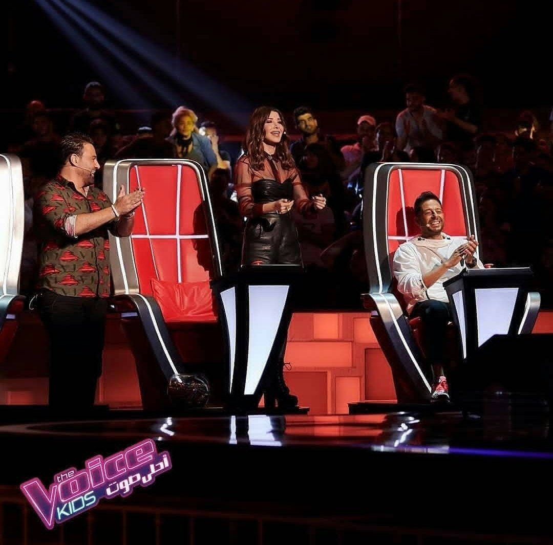 Teamnancyajram4's tweet photo. How was yesterdays Episode of 4 of #TheVoiceKids ? #TeamNancy 🚨❤🎤✌ #Mbc1 #Mbcthevoicekids #NancyAjram #Hamaki #Assielhellani
#فريق_نانسي #ده_الفويس_كيدس #نانسي_عجرم
@MBCTheVoiceKids @NancyAjram @assihallani @Hamaki @mbc_group @mbc1 @mbcmasr https://t.co/wZmkmoOQTw