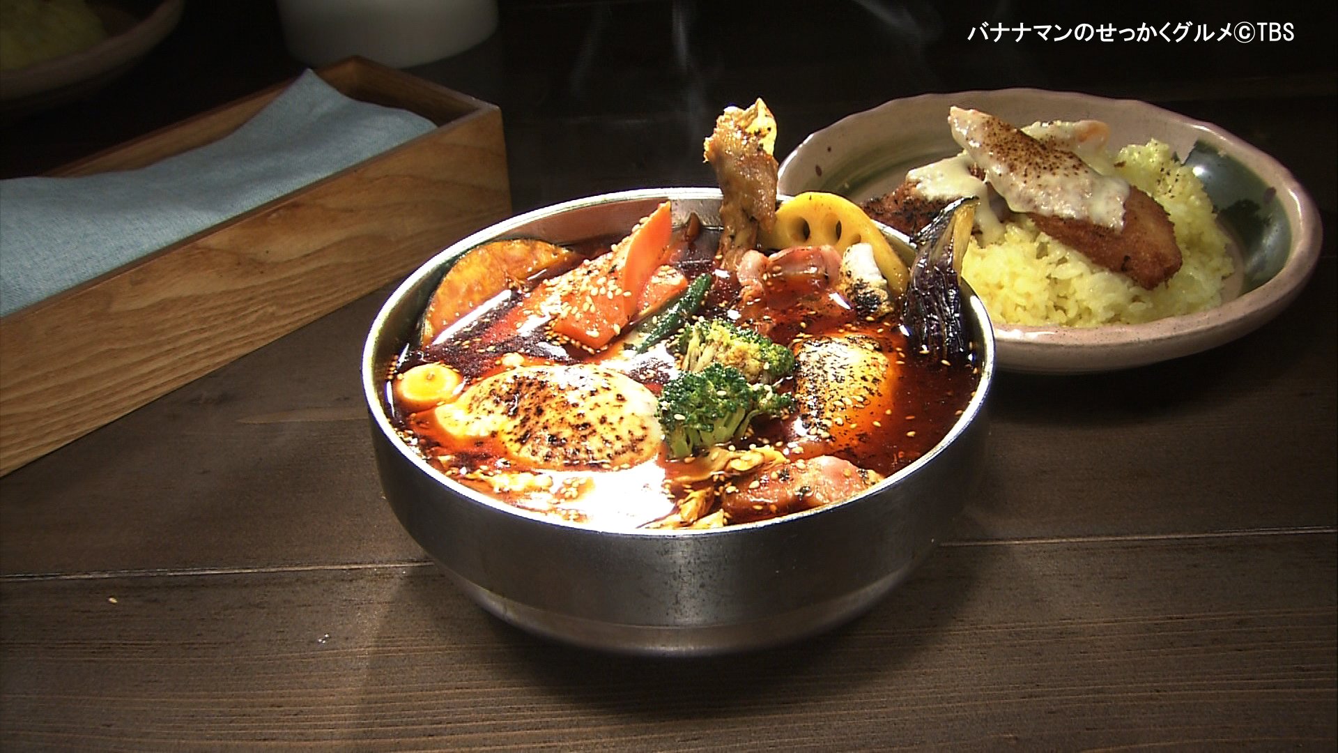 公式 バナナマンのせっかくグルメ バナナマンの早起きせっかくグルメ 1月26日放送 せっかくグルメ チキン野菜カリー 5種類トッピンング 2430円 税込 アジアンスープカリーべす 住所 北海道札幌市白石区北郷4