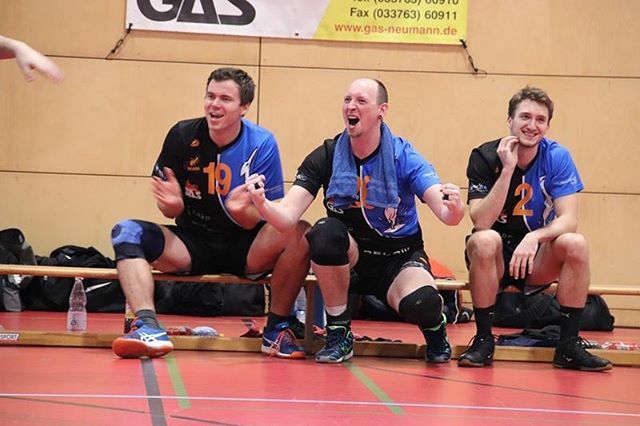 SVPrieros's tweet photo. #Matchday 
In ca 3h wird die heimische SG #PKW gegen @usvhallevolleyball antreten. Das Hinspiel konnten die favorisierten Dahmeländer mit 3:0 gewinnen https://t.co/GcfUCOR9ON https://t.co/RrURrj16P2