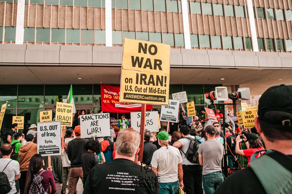 PressTV's tweet photo. Pro-peace protesters across the US and #Canada call for #USTroopsOutOfIraq and #NoWarWithIran
#UnitedStates #AntiWarProtest #PeaceProtest #Iran https://t.co/hqBArSg6Bg