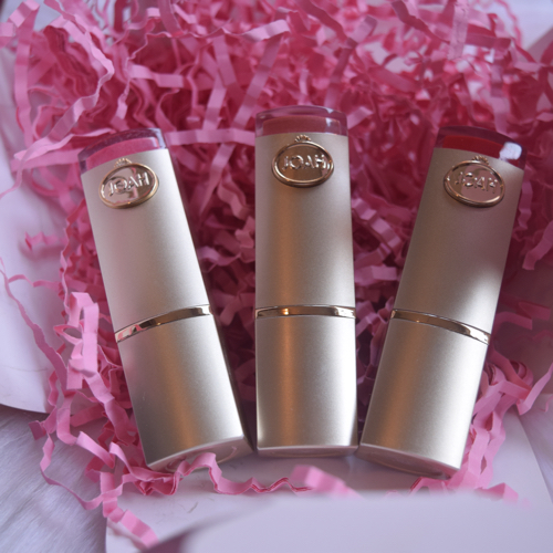 omobolabolaji's tweet photo. Love the satin finish of each of the three lippies. Colour pay off is quite good too. I really like the gold packaging as well. Received complimentary in exchange for my honest review. @joahbeauty @Influenster #TurnUpTheColor #JoahBeauty #complimentary https://t.co/f6oIks2cfc