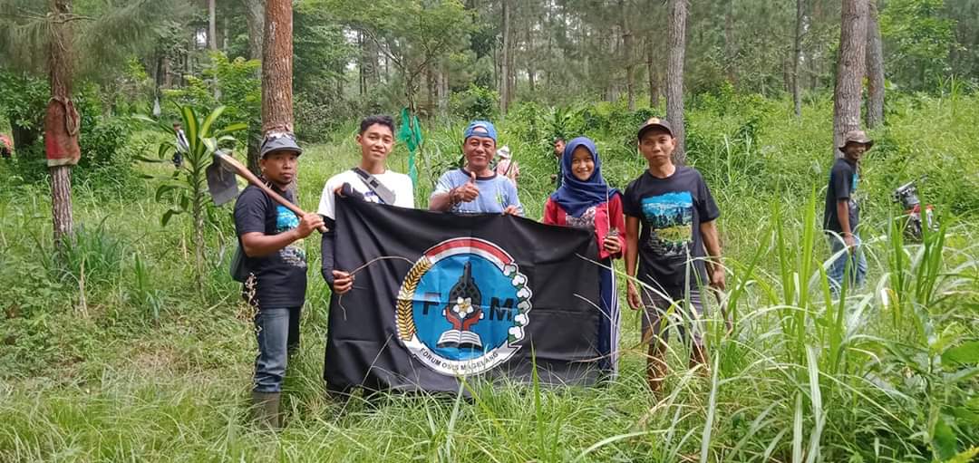 merbabu_jatmiko's tweet photo. Pokoke nandur.
#KTHJurangJeroAsri
#HuluSungaiDruju
#LerengMerapi
#FMMH @DitjenSDA @ESDMJateng @ganjarpranowo @DPRDKabMagelang @BPBDkabmagelang @iriawan84 @SemutGeniKlaten https://t.co/u6tEcvoBbE