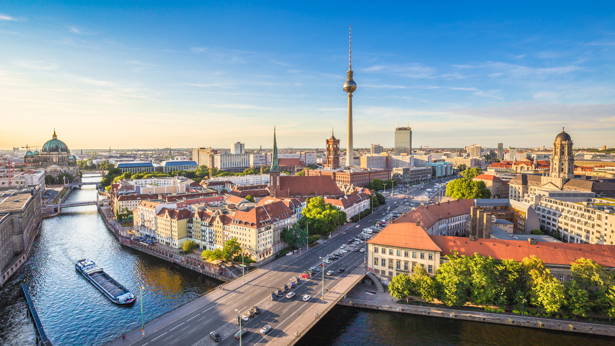 LASFlyCheap's tweet image. ✈️ Las Vegas (LAS) to Berlin (TXL) for only $570 (USD) roundtrip 💸 
 14 live dates on Adventure Machine - get the app on iOS or Android