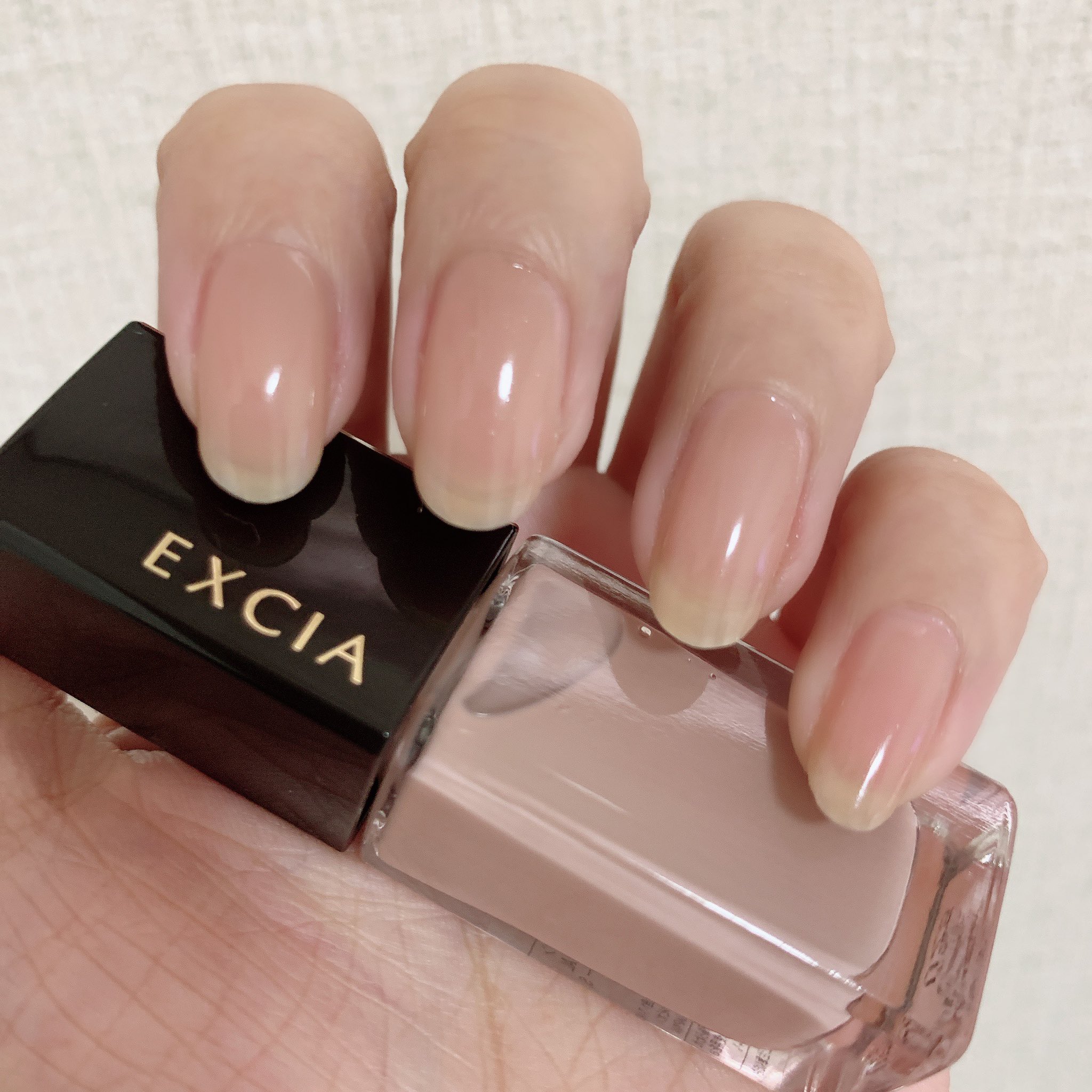 くろねこ エクシアの06 スーパーナチュラルに指先が綺麗になるベージュです これは爪用ファンデと言っていい ベージュは沢山持っているからと思っていたのですが 接客いただいたbaさんの指先が目を惹き 尋ねるとこのお色だった 1 2枚目は2度塗りで3枚