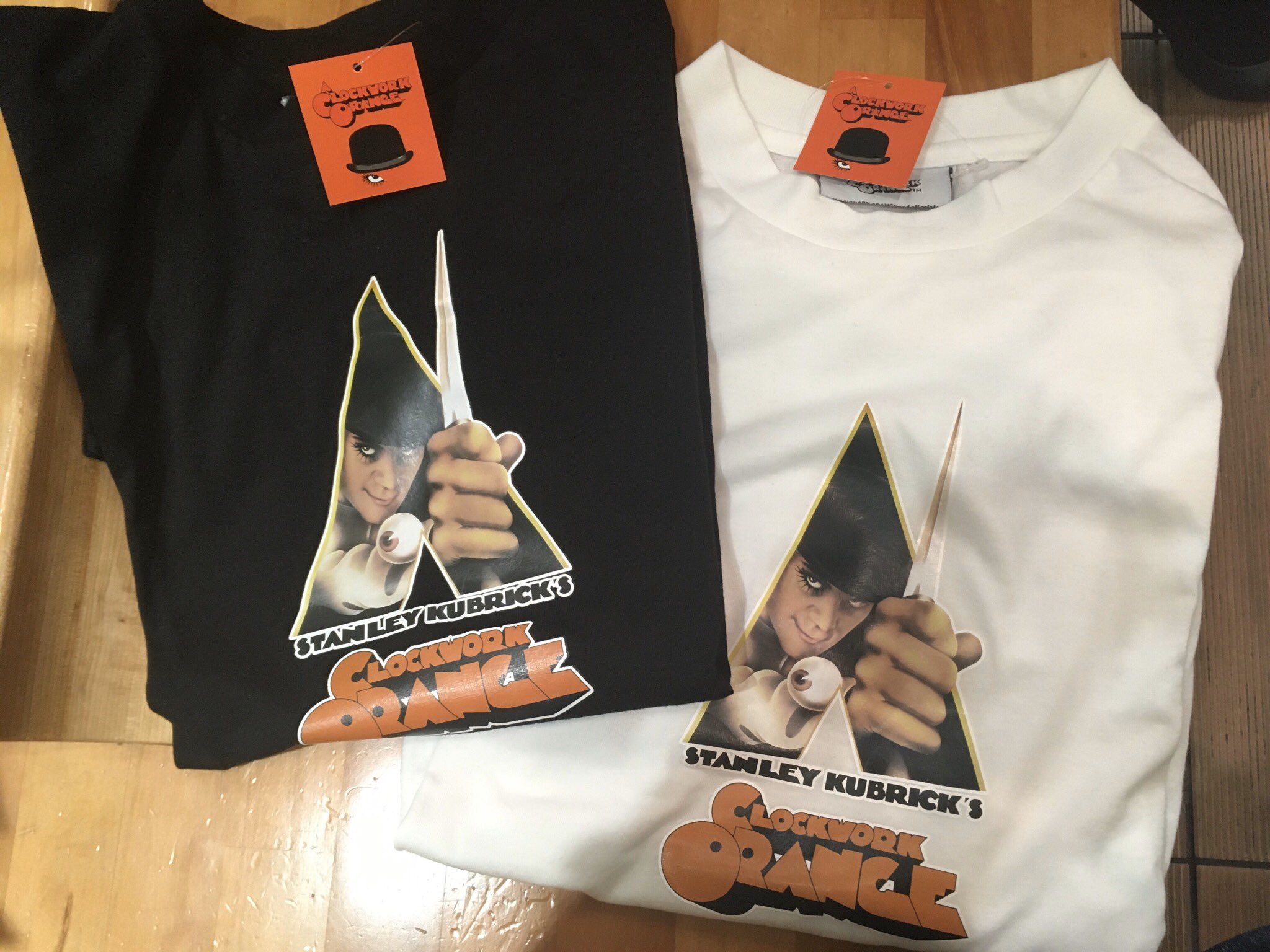 Kubrick Blog Jp على تويتر サンキューマートの シャイニング 時計じかけのオレンジ Tシャツを入手 サイズはレディースのワンサイズ 女子中学生 女子高生向けなのでサイズ感は小さ目 生地は薄く耐久性は期待薄 プリントもそれなり でも390円 税別 は爆安
