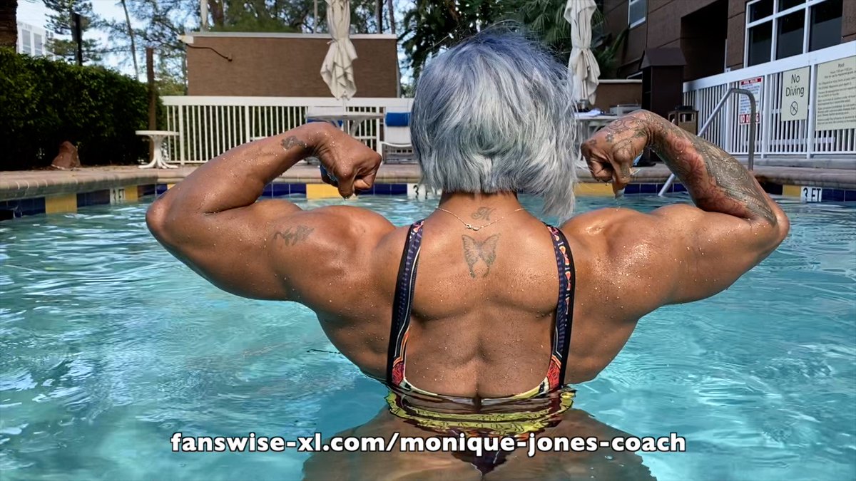 https://fanswise-xl.com/monique-jones-coach. 