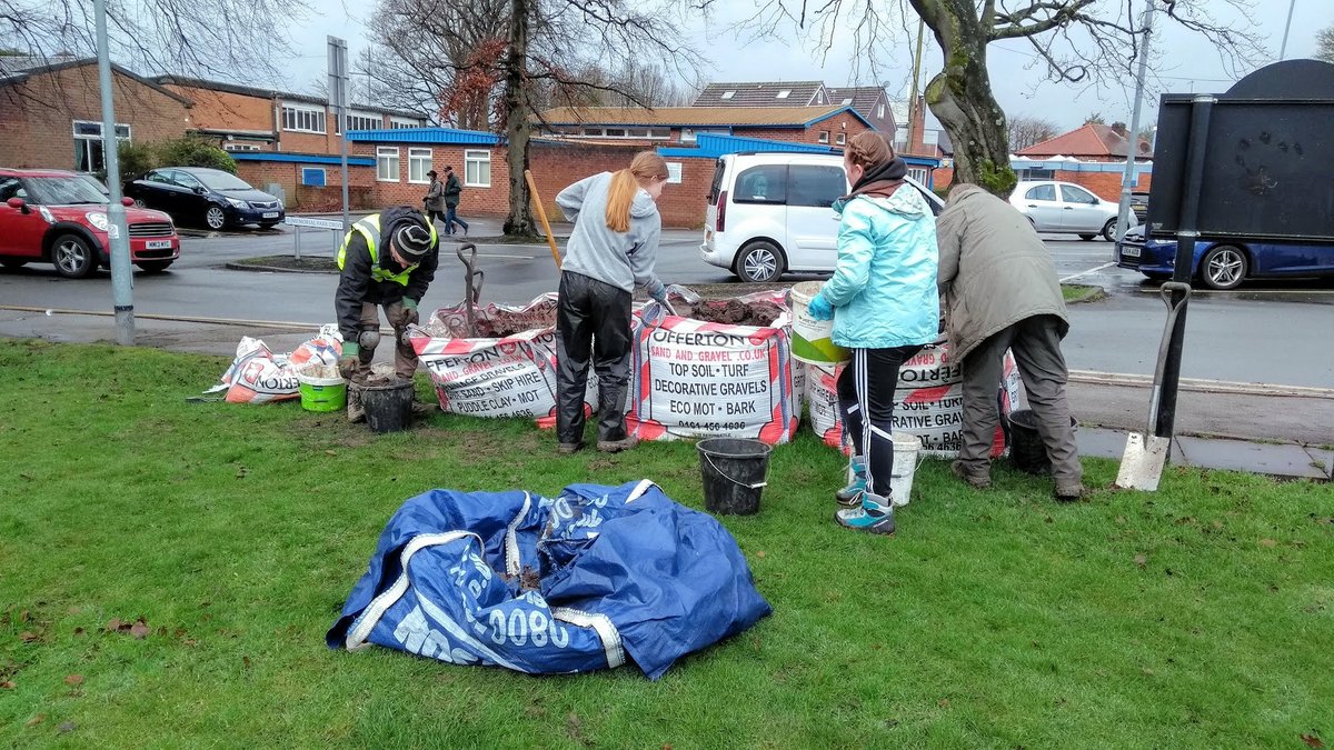 marplewebsite's tweet photo. Friends of #Marple Memorial Park are off to an amazing start in 2020 with a turnout of 22 volunteers on our first task day of the year! Read about #FoMMP activities here: https://t.co/DZG2zzvEOW https://t.co/4UZtFPPFjN