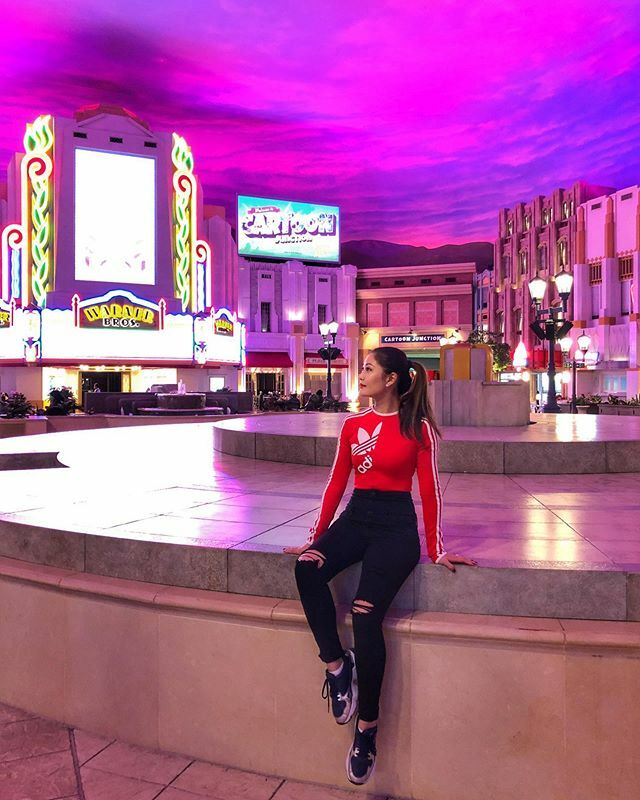 heelsonthego's tweet photo. Spending Chinese New Year at Warner Bros World Abu Dhabi - the largest indoor theme park in the world! Even though the rides were a bit too easy for my liking (I definitely look for thrilling rides), but it was fun to see all the DC super heroes together… https://t.co/FyoBlThi7G https://t.co/XRmMRF5N2V