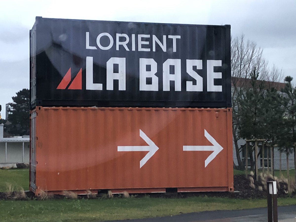 jlblebasjulien's tweet photo. Session Roadbook meteo avec Dominique Vittet à #lorientgrandlarge On etudie le parcours, les possibilités, les options à prendre,... https://t.co/kpz7OLFWVe