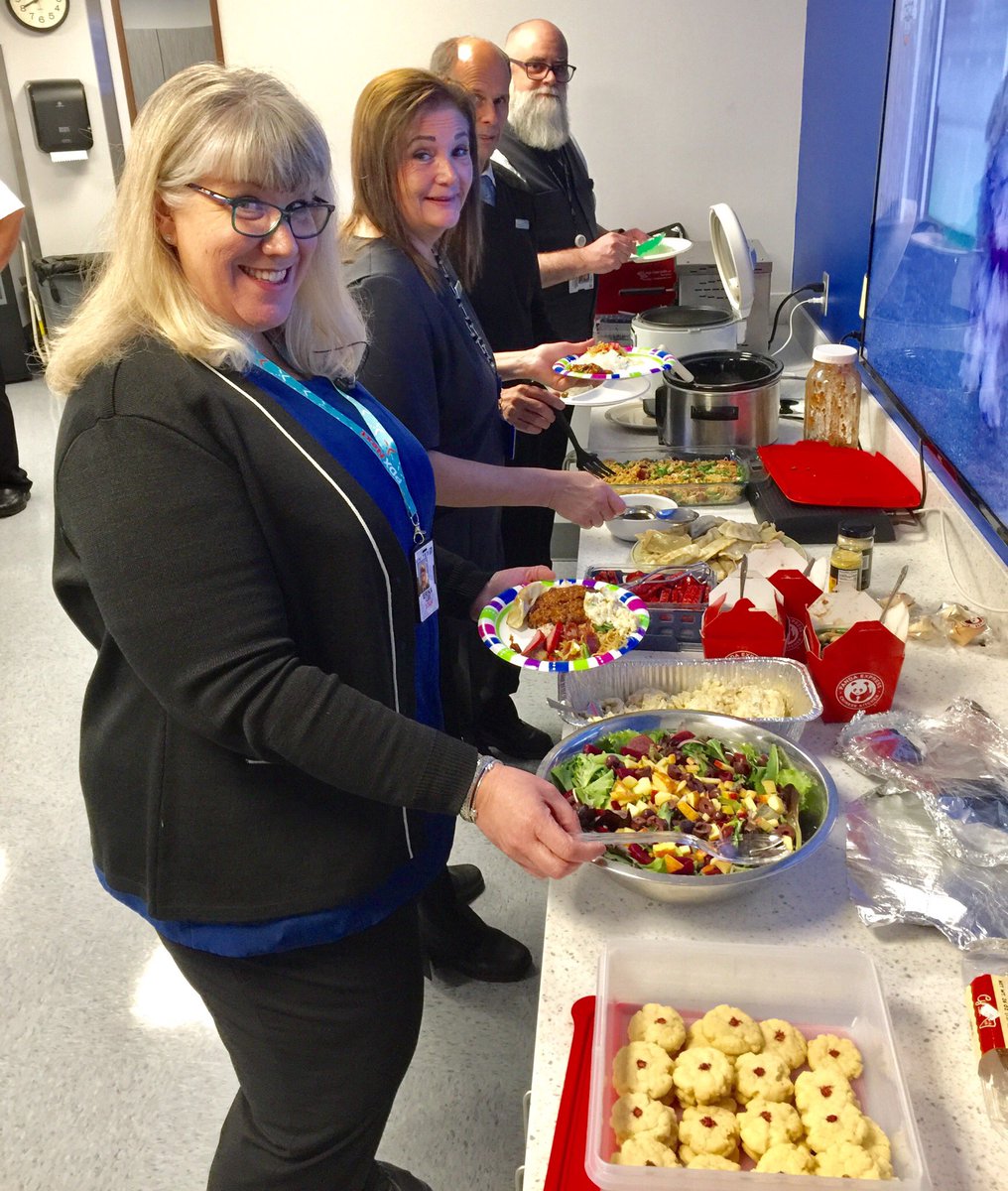 gokyo2016's tweet photo. What do you do when you have no flights ✈️ for the rest of the night🤔? Here in PDX we eat! 😋🥘🥗🍧🍡🥠Thank  you CS night crew for the delicious food! @weareunited #pdxcs #ChineseNewYear2020 🐀🏮🎉 @EdwardLightle @ToadsWife @clarissa https://t.co/oJFcABxb1F