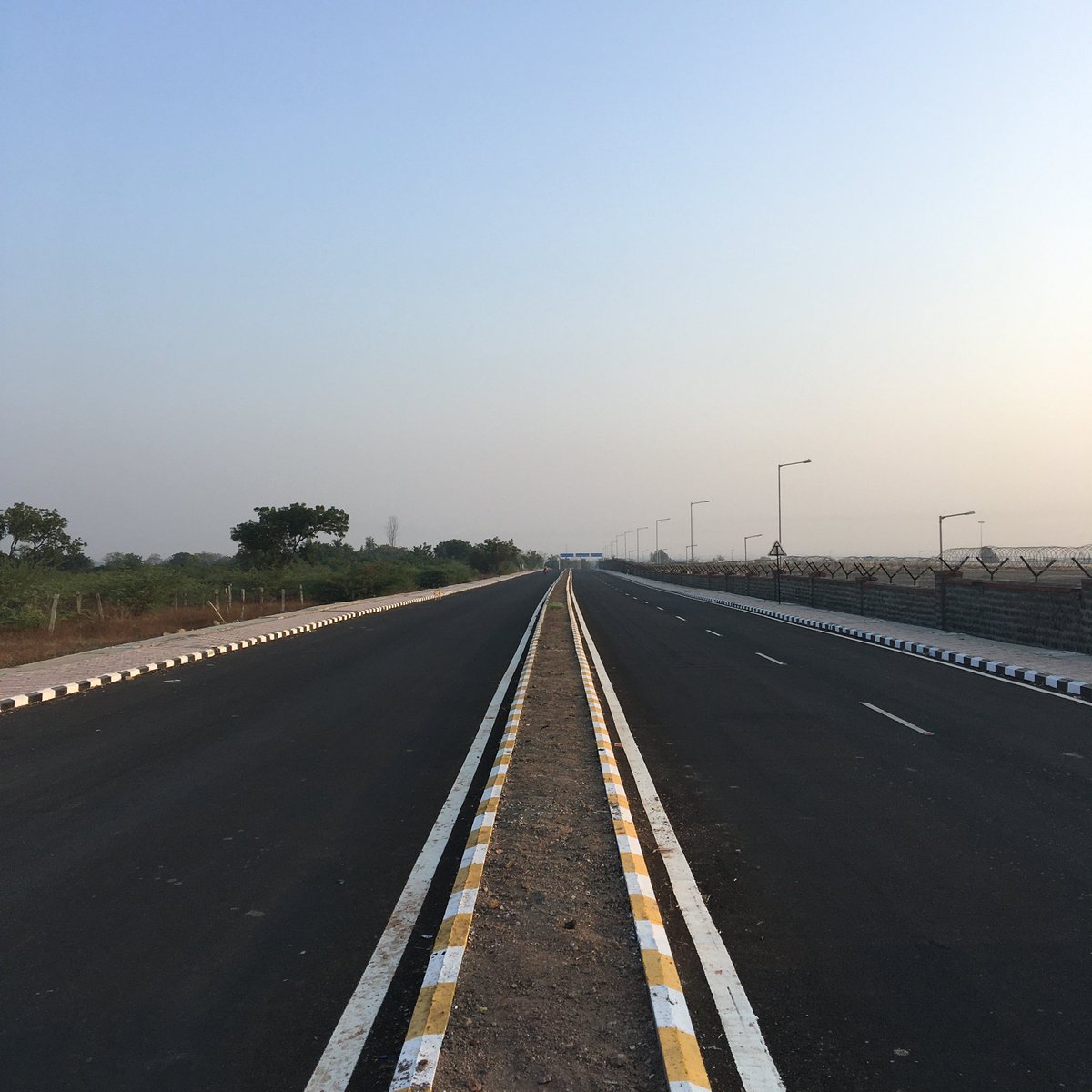 Nithin's tweet photo. 6:21 AM: Happy Republic Day! 26.01 for 26/01 ๐ฎ๐ณ
An easy paced run to the airport and back.
#Runners360 #longrun #RepublicDay #sunrise #brooksrunning #brooksghost12 #werun2020 #werunkalaburagi #nature #sunrise #nofilter https://t.co/gthJiEvQ1C