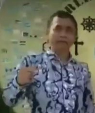 KRMTRoySuryo2's tweet photo. Tweeps,
inilah "Metamorfosis" dari EDI RAHARJO al. "Pangeran RANGGA" al. "Letnan Jendral NATO Rd RANGGA SASANA" tsb.
Semakin membuktikan Analisis saya di @ILCtv1 @tvOneNews lalu bahwa Ybs ini hanyalah WAYANG yg digerakkan oleh Sang DALANG.
Tujuannya jelas, Publik dibuat Ambyar .. https://t.co/vDOIEz1Fxm