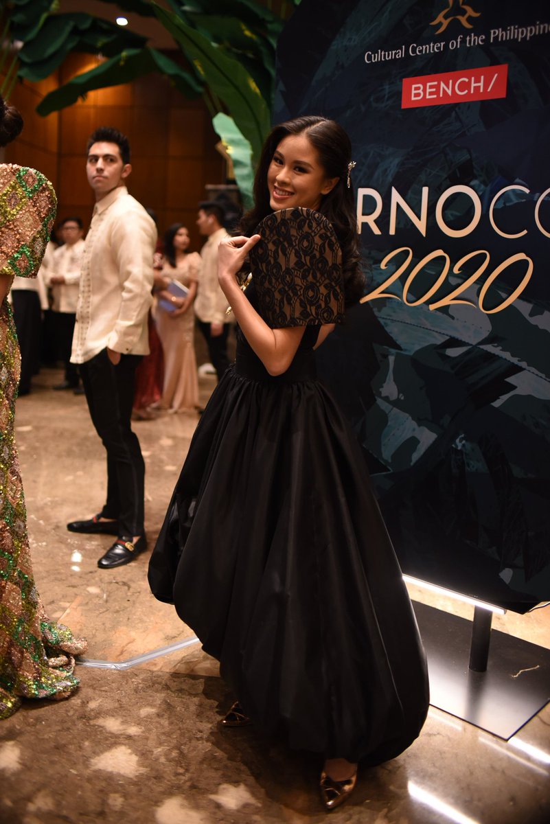 Our girl <a href="/KissesDelavin/">Kisses Delavin</a> effortlessly pulling off the iconic Philippine Terno 💃🇵🇭 #TERNOCON2020